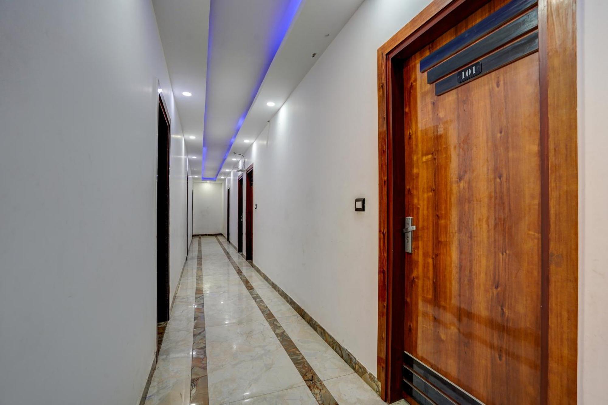Hotel Hight Krone A Family Hotel Near Igi Airport Delhi New Delhi Eksteriør billede