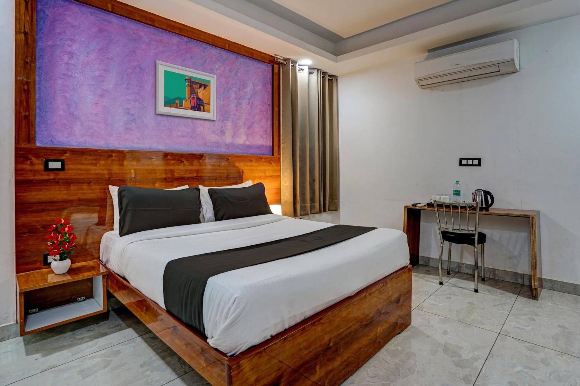 Hotel Hight Krone A Family Hotel Near Igi Airport Delhi New Delhi Eksteriør billede