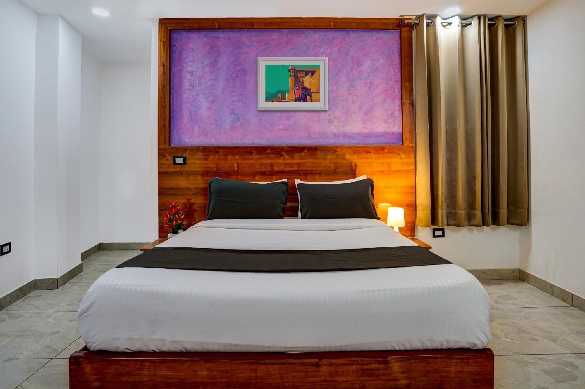 Hotel Hight Krone A Family Hotel Near Igi Airport Delhi New Delhi Eksteriør billede