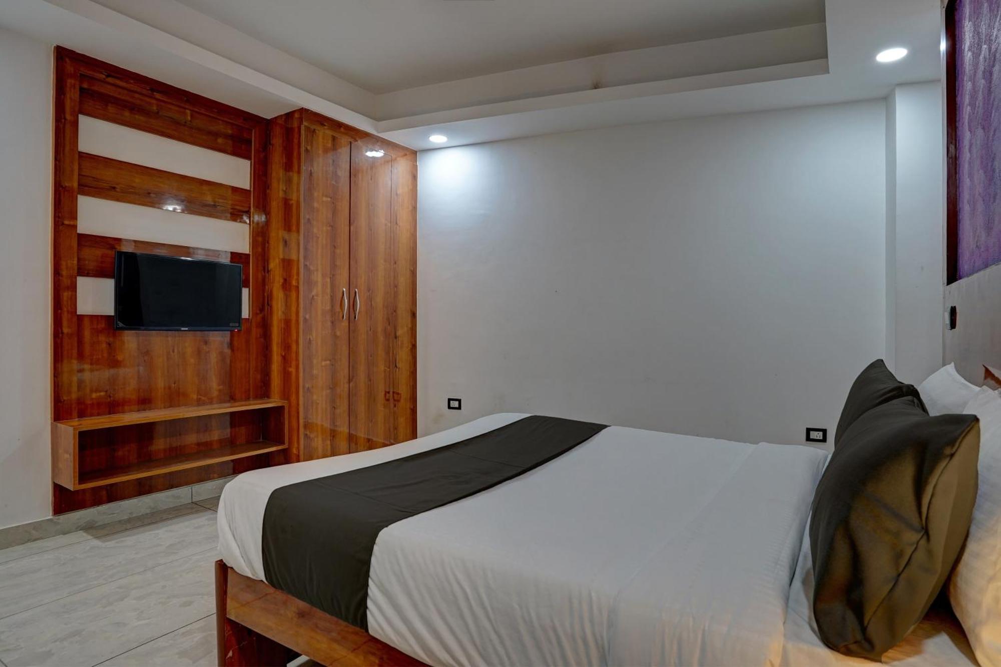 Hotel Hight Krone A Family Hotel Near Igi Airport Delhi New Delhi Eksteriør billede